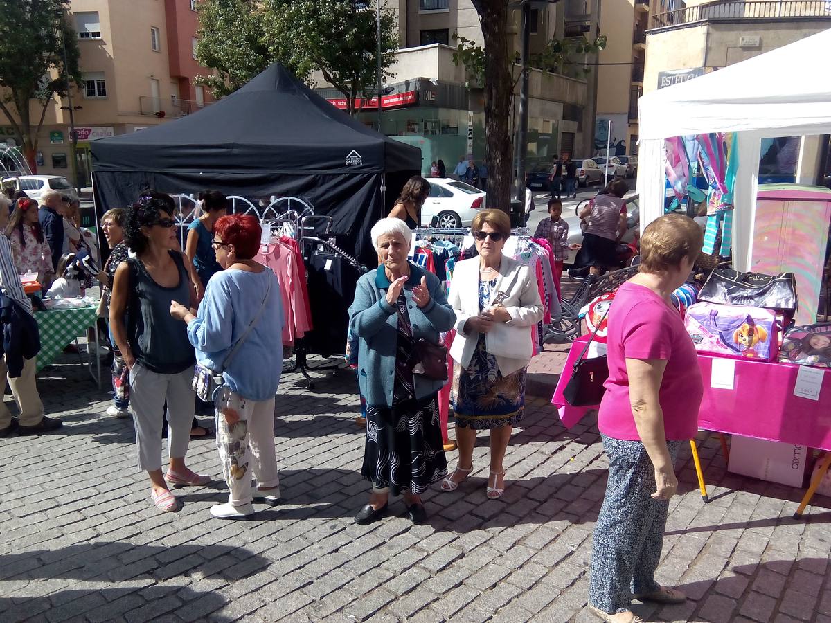 Mercadillo final de la September Fest en el barrio del Oeste de Salamanca