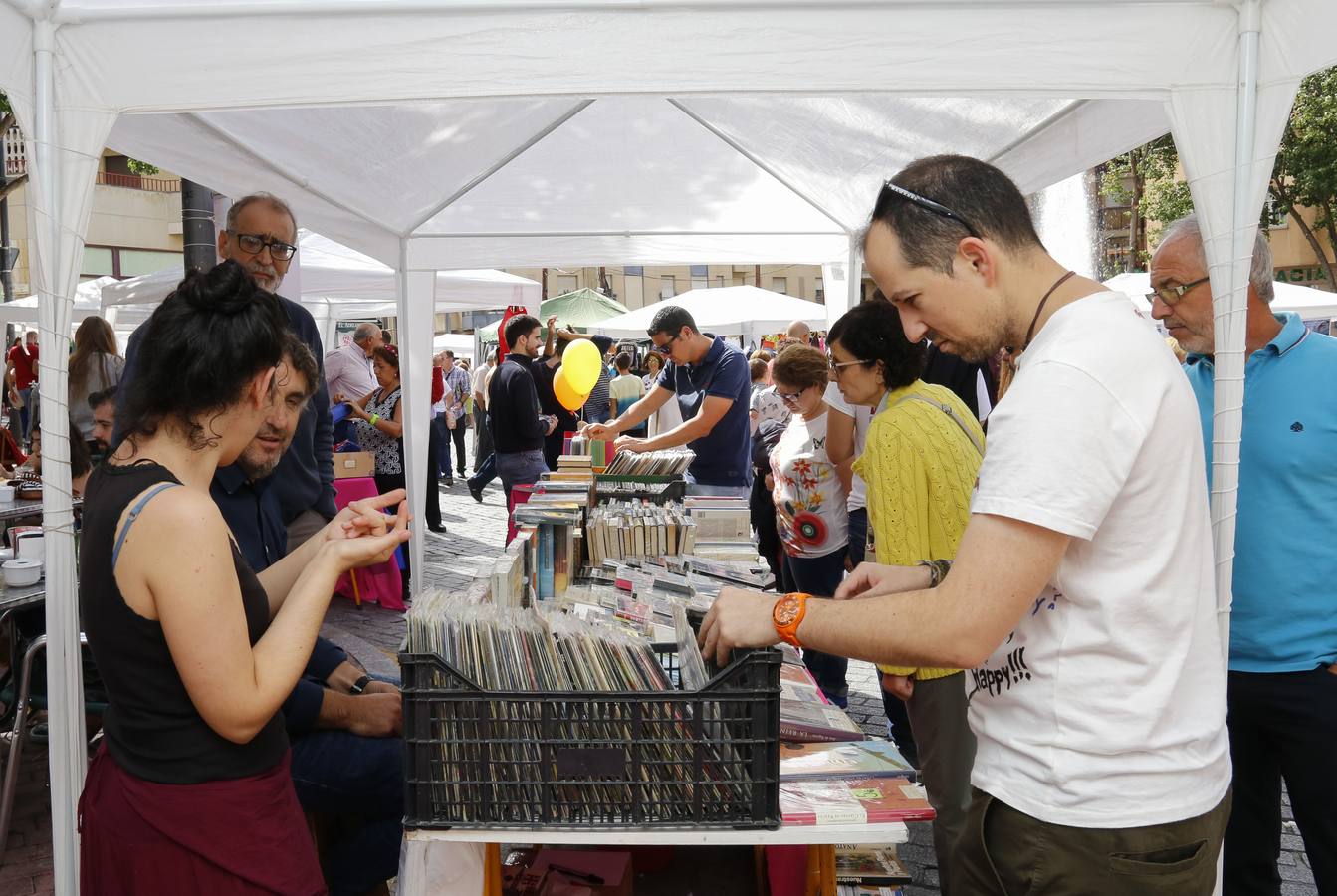 Mercadillo final de la September Fest en el barrio del Oeste de Salamanca