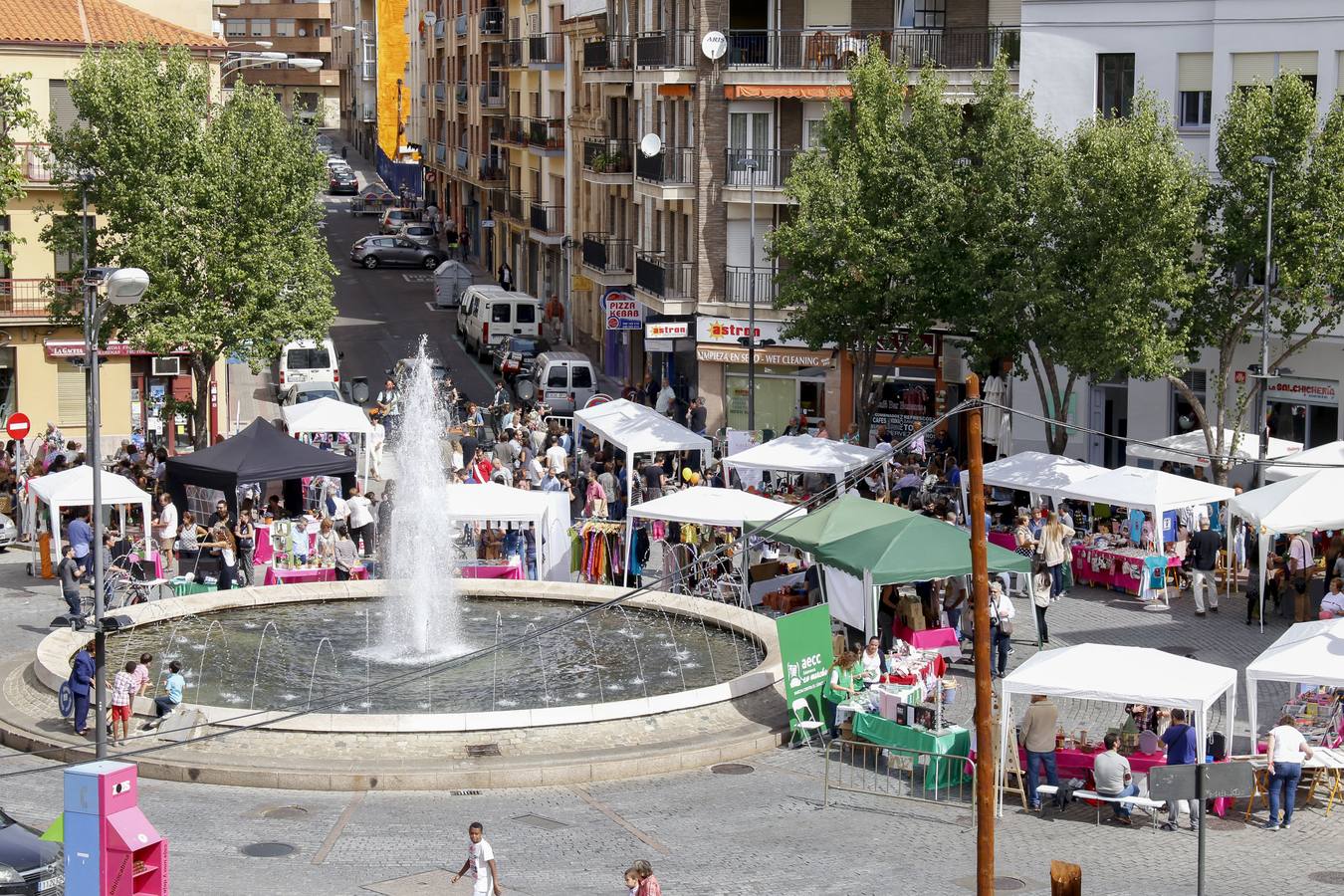 Mercadillo final de la September Fest en el barrio del Oeste de Salamanca