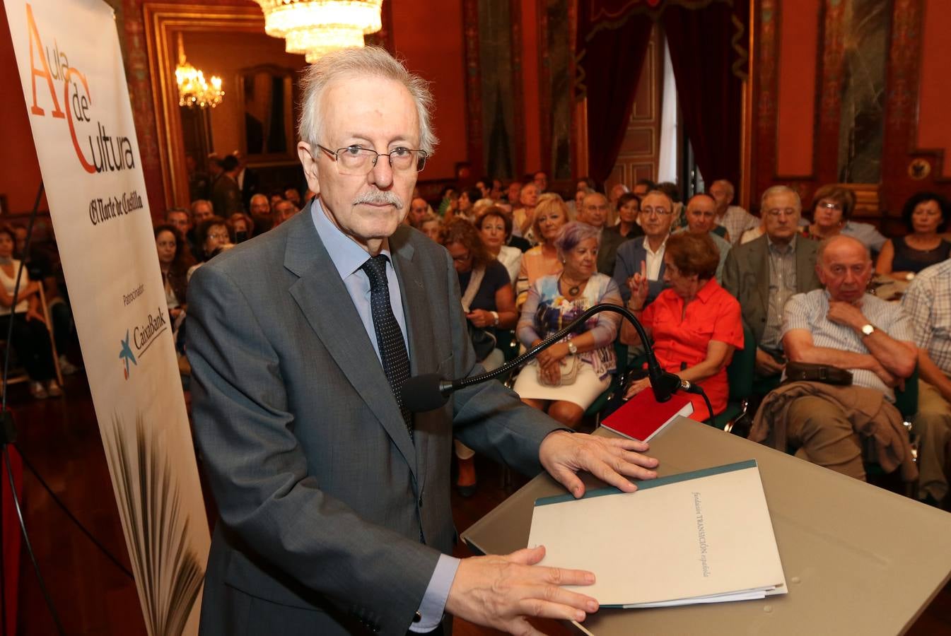 El historiador Juan Pablo Fusi en el Aula de Cultura de El Norte de Castilla