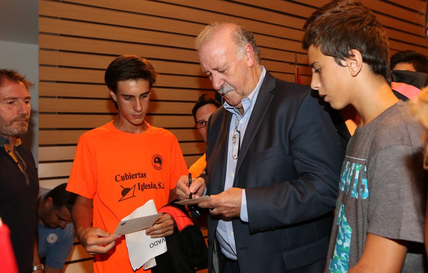 Vicente del Bosque y Saúl Craviotto reciben en Valladolid la Placa de Honor de la Policía Nacional