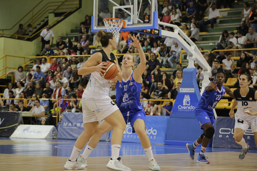 Partido entre el Perfumerías Avenida de Salamanca y el IDK Gipuzkoa de la Liga Femenina de baloncesto