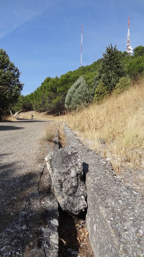Mal estado de la carretera del cerro de San Cristóbal
