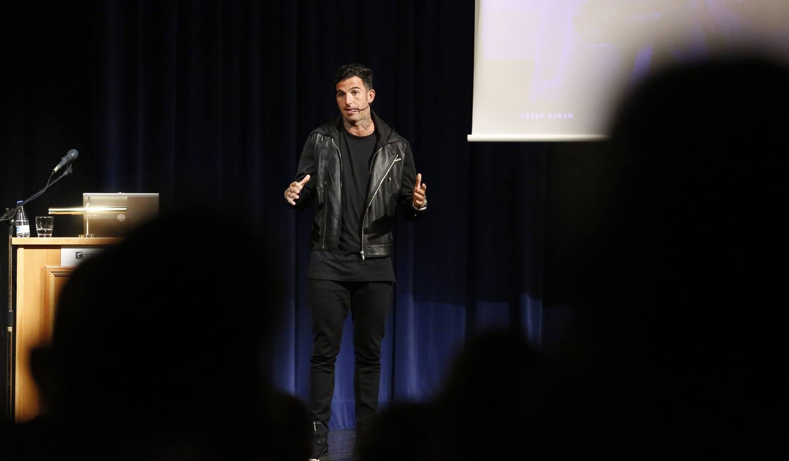 Conferencia del agente de Bolsa y deportista Josef Ajram en el auditorio de EspañaDuero en Valladolid
