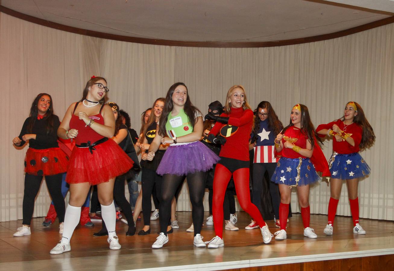 Los alumnos del colegio Santa Teresa de Jesús de Salamanca celebran la fiesta de su patrona