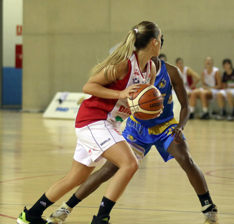 Partido de Baloncesto femenino del Ponce contra Lugo en el Lalo Garcia