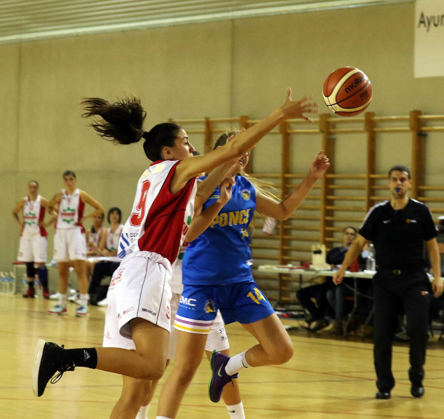 Partido de Baloncesto femenino del Ponce contra Lugo en el Lalo Garcia