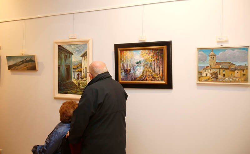 La Biblioteca Pública de Palencia acoge una exposición de pintura a favor de la Asociación de Esclerosis Múltiple