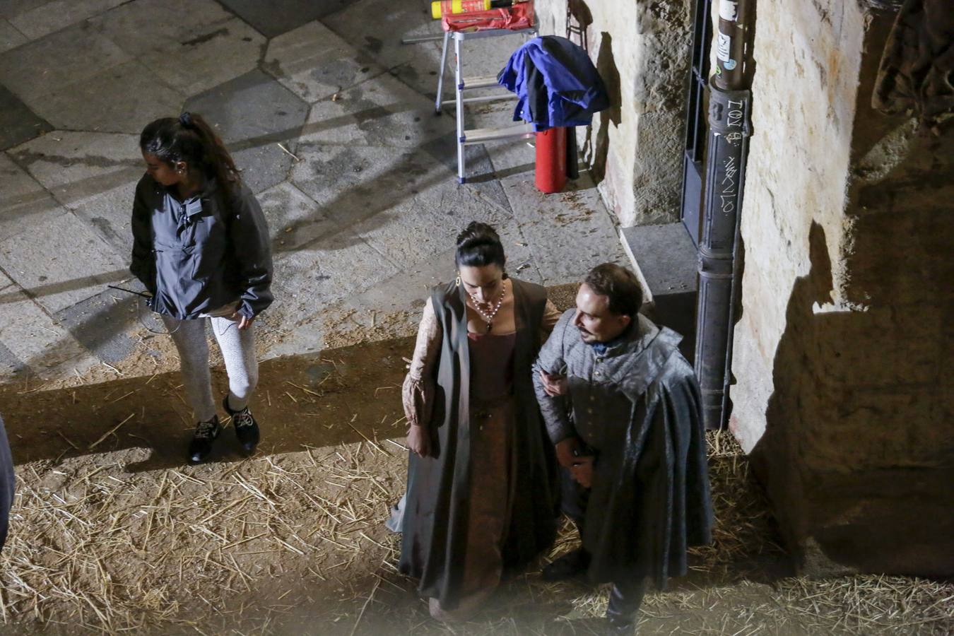 Rodaje nocturno de la serie &#039;Still Star Crossed&#039; en la calle Compañía de Salamanca