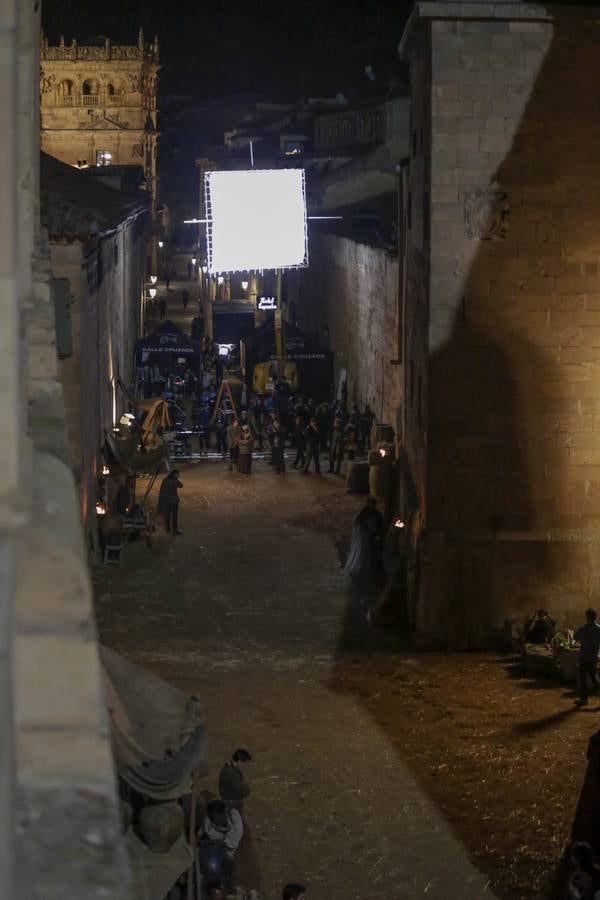 Rodaje nocturno de la serie &#039;Still Star Crossed&#039; en la calle Compañía de Salamanca