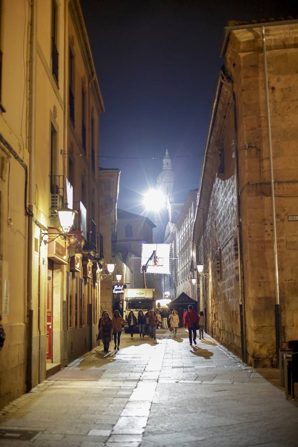Rodaje nocturno de la serie &#039;Still Star Crossed&#039; en la calle Compañía de Salamanca