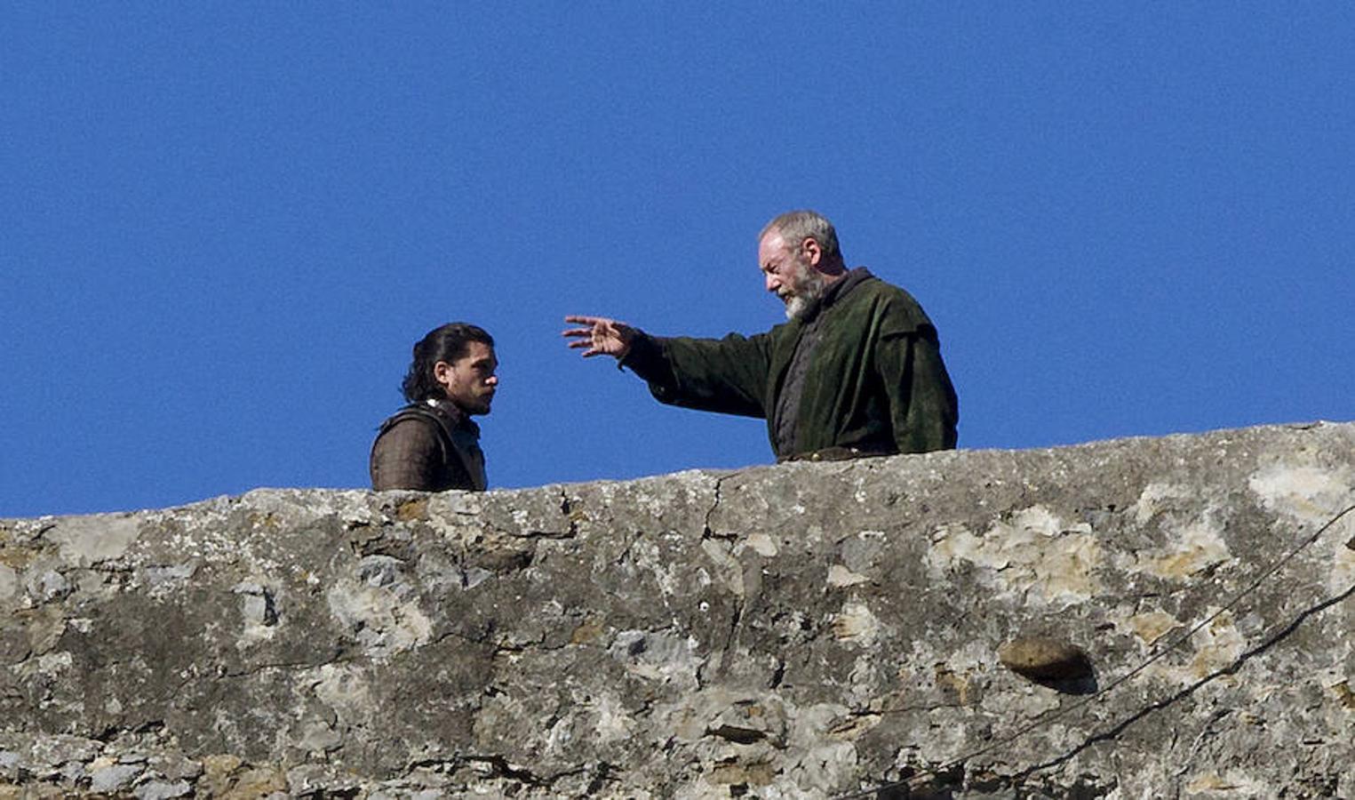 Jon Nieve rueda Juego de Tronos en San Juan de Gaztelugatxe