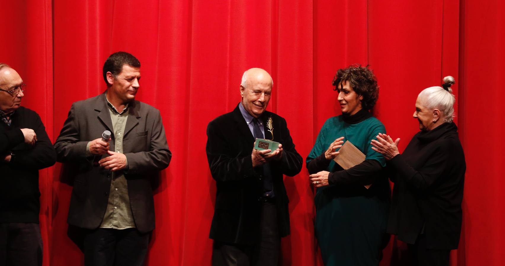 Francisco Regueiro recibe la Espiga de Oro de Honor de la Seminci