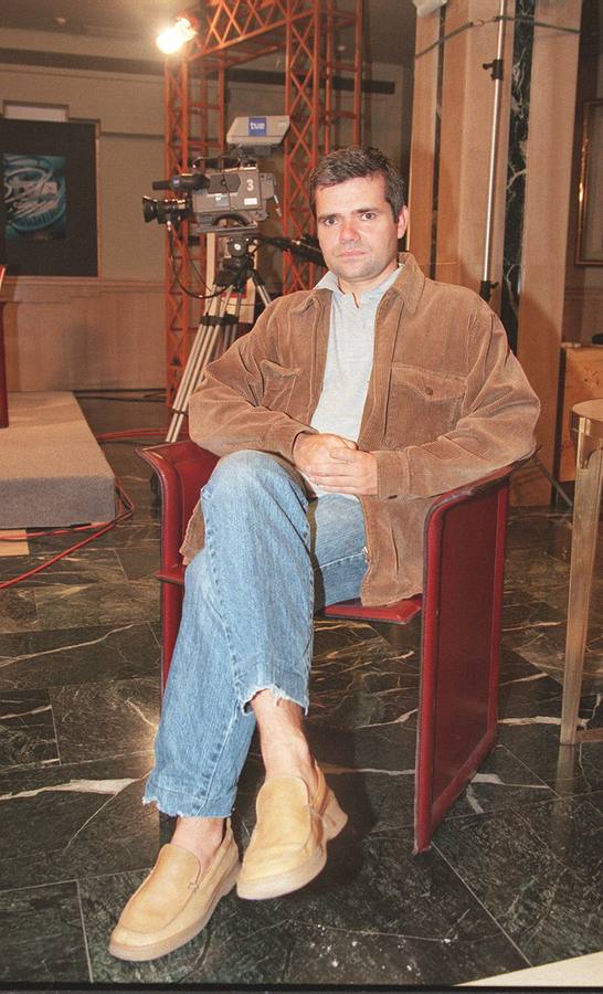 2000. José García Hernández, director de la película 'Divertimento' en uno de los salones del Hotel Olid Meliá.