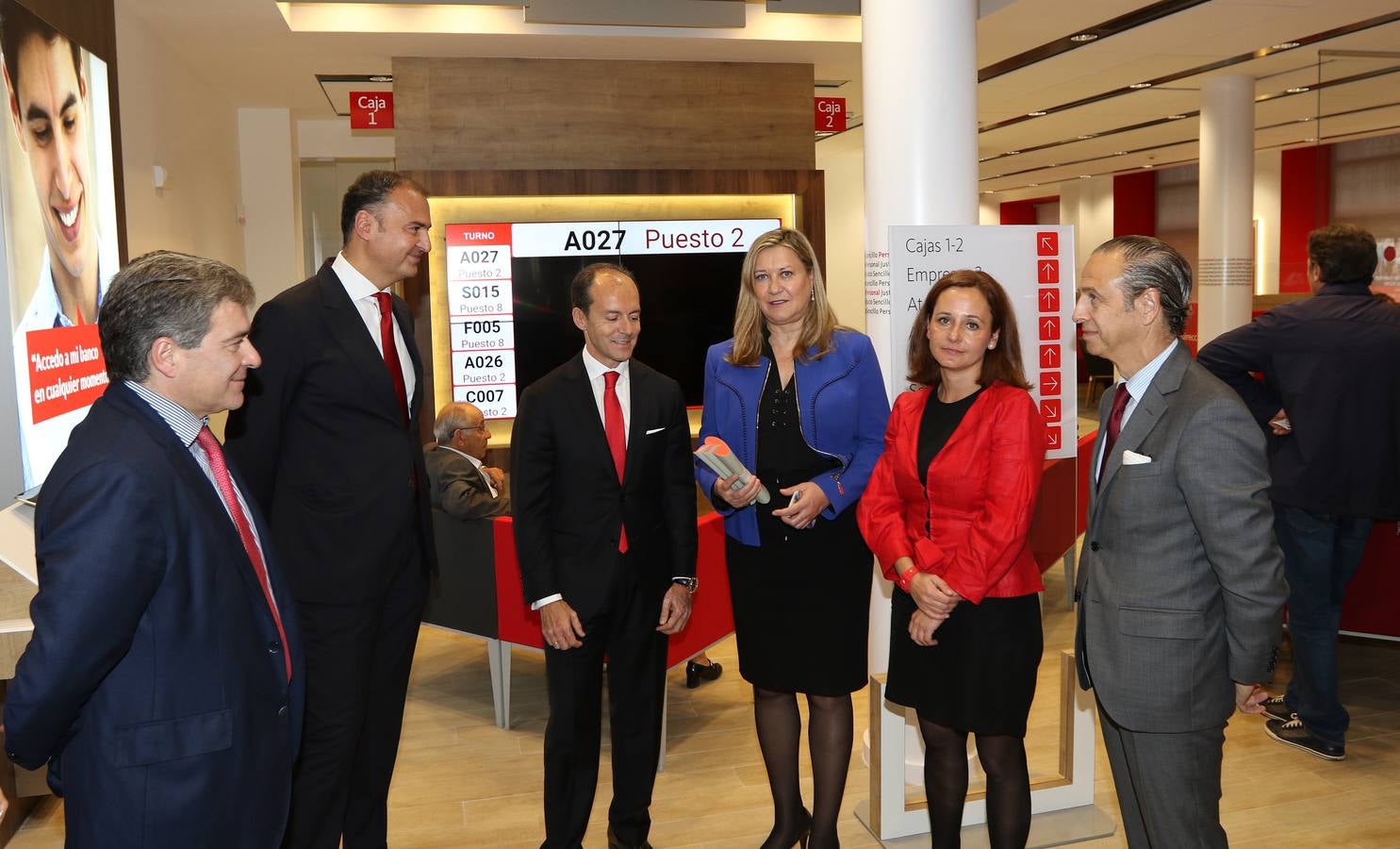 El Banco Santander inaugura la nueva &#039;Smart Red&#039; en la calle Santiago de Valladolid