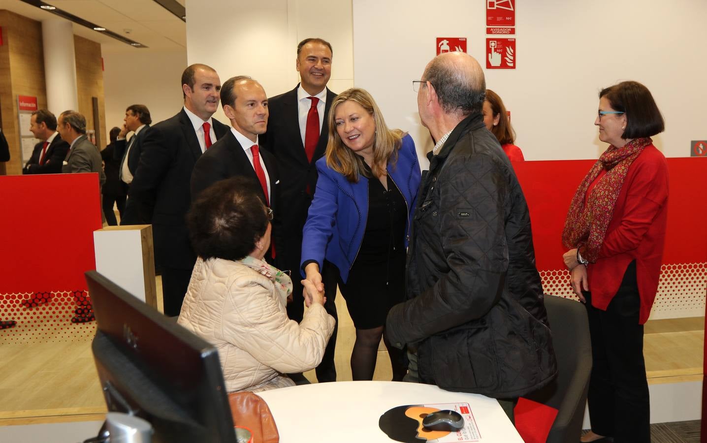 El Banco Santander inaugura la nueva &#039;Smart Red&#039; en la calle Santiago de Valladolid