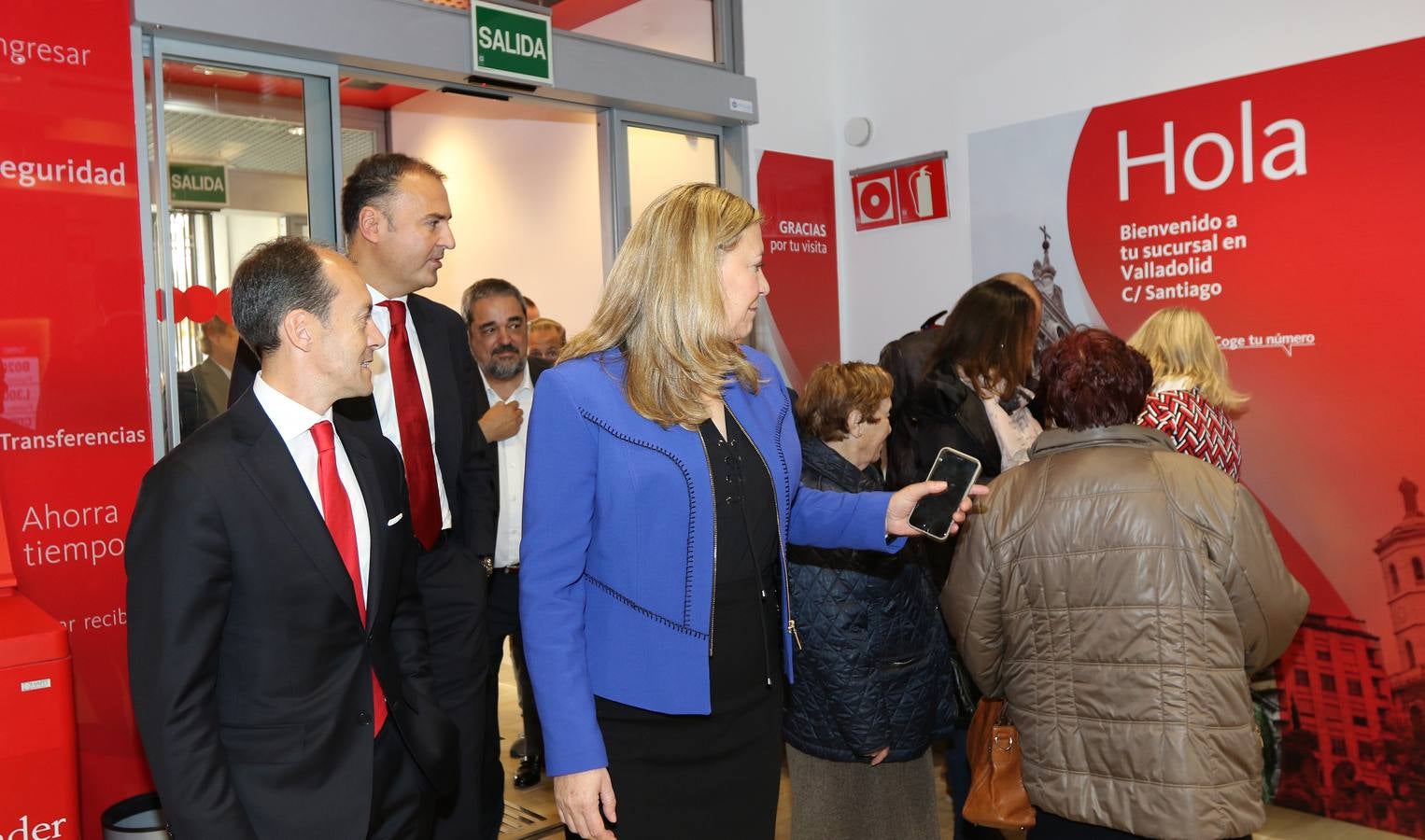 El Banco Santander inaugura la nueva &#039;Smart Red&#039; en la calle Santiago de Valladolid