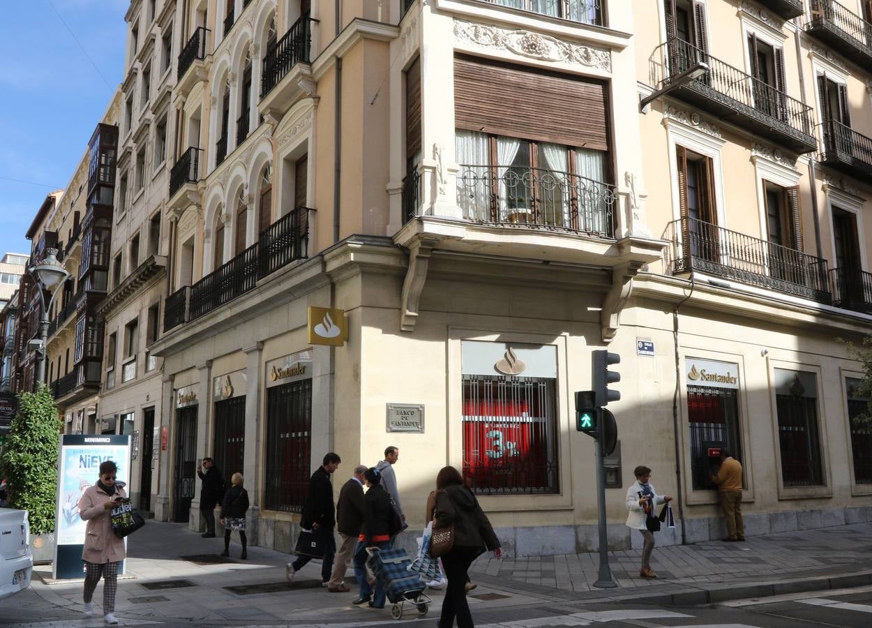 El Banco Santander inaugura la nueva &#039;Smart Red&#039; en la calle Santiago de Valladolid