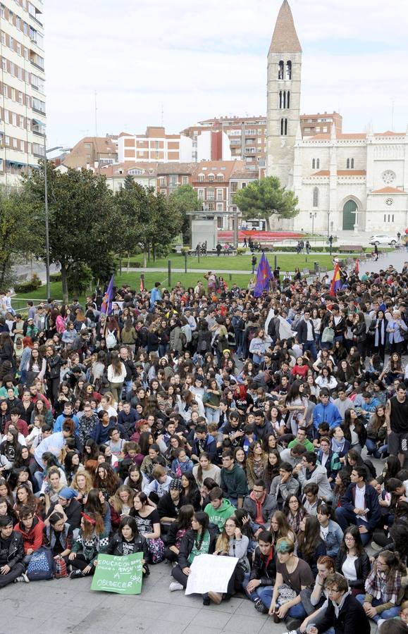 Los estudiantes toman el centro de la ciudad contra la Lomce