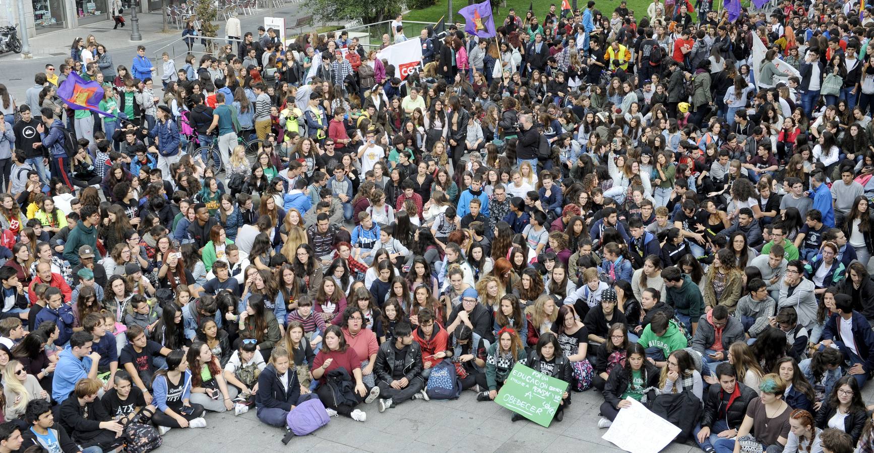 Los estudiantes toman el centro de la ciudad contra la Lomce