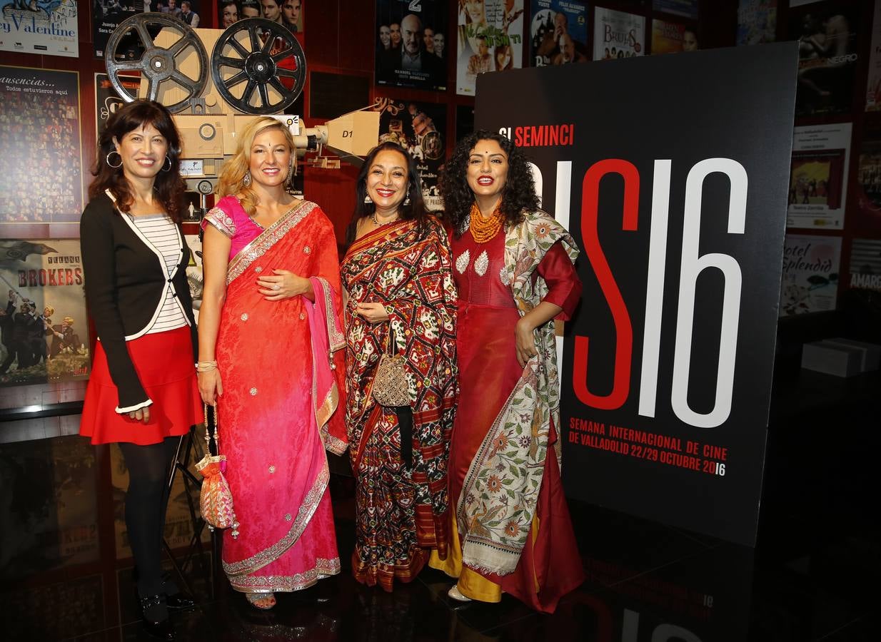 Bobby Bedi y Kabir Bedi reciben las Espigas de Honor de la Seminci