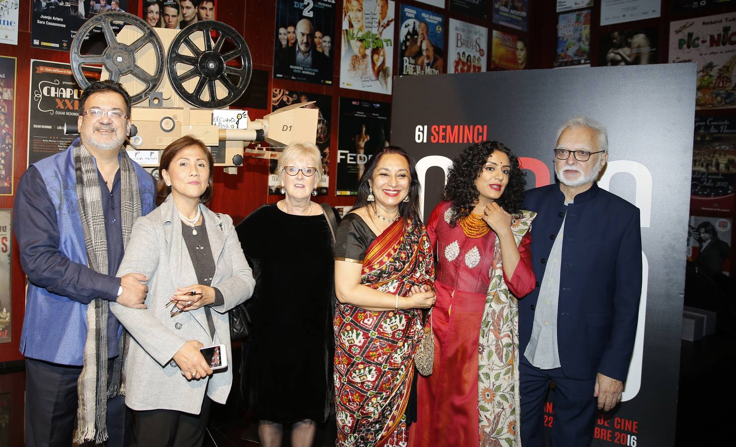 Bobby Bedi y Kabir Bedi reciben las Espigas de Honor de la Seminci