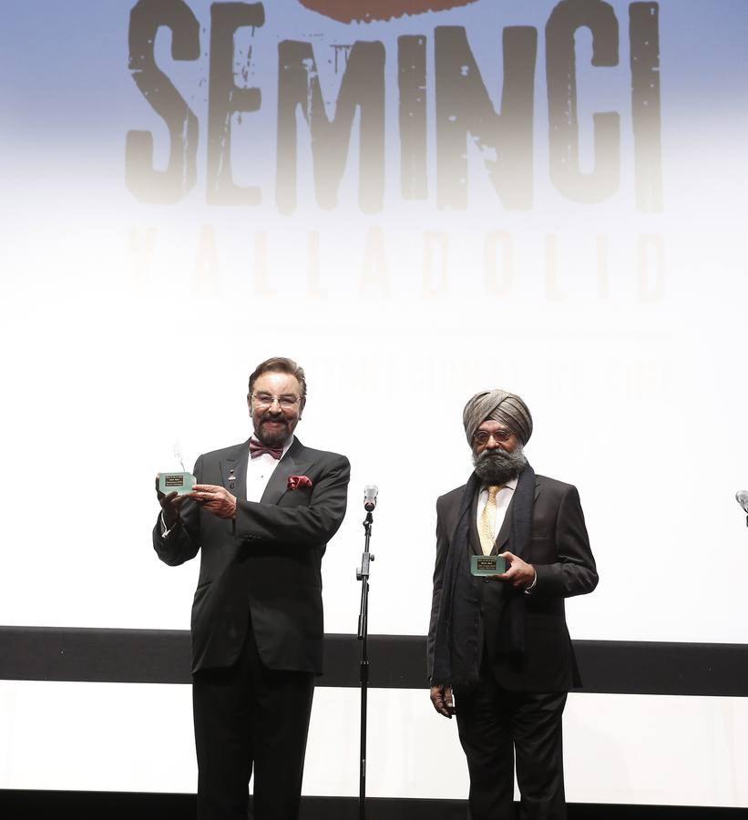 Bobby Bedi y Kabir Bedi reciben las Espigas de Honor de la Seminci