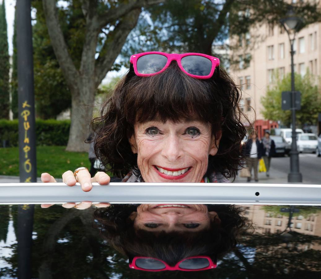 2016. Geraldine Chaplin posa en la Plaza de la Universidad antes de recibir la Espiga de Honor en la 61 edición de la Seminci.