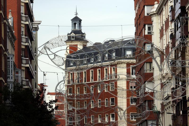 Las calles Gamazo, Miguel Íscar y el paseo de Zorrilla de Valladolid ya están adornadas con las luces de Navidad