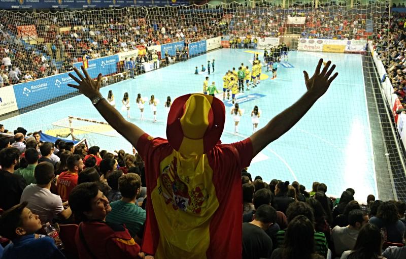 Partido de balonmano España-Bosnia en el polideportivo Huerta del Rey de Valladolid