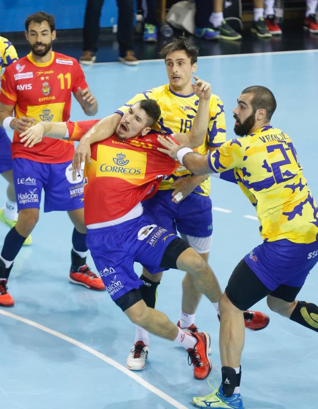 Partido de balonmano España-Bosnia en el polideportivo Huerta del Rey de Valladolid