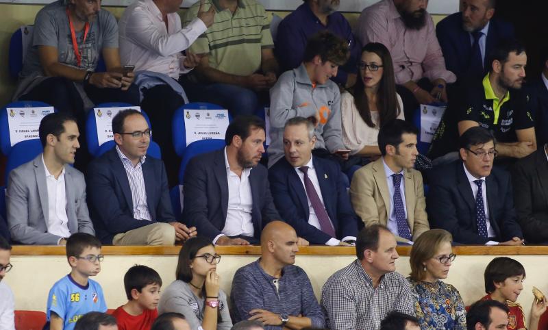 Partido de balonmano España-Bosnia en el polideportivo Huerta del Rey de Valladolid