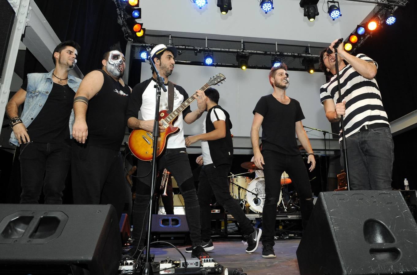 Concierto de Sin Arreglo en el Lava