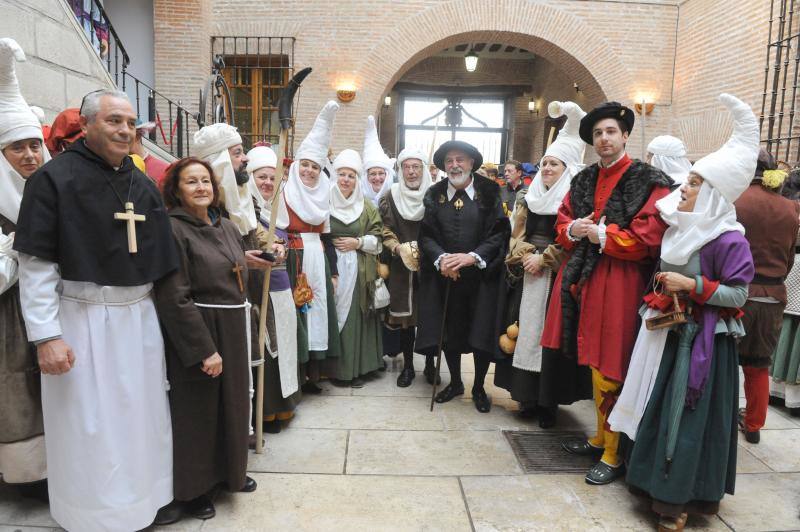 Carlos V, recibido y agasajado por Rodrigo de Dueñas en Medina del Campo