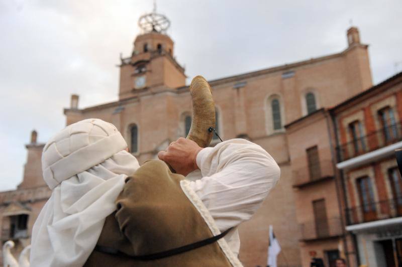 Carlos V, recibido y agasajado por Rodrigo de Dueñas en Medina del Campo