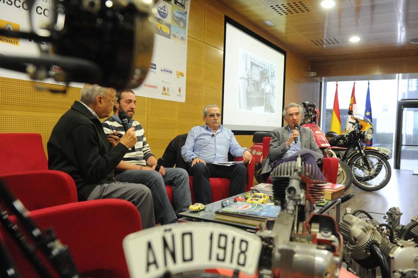 Exposición de vehículos históricos en Arroyo de la Encomienda