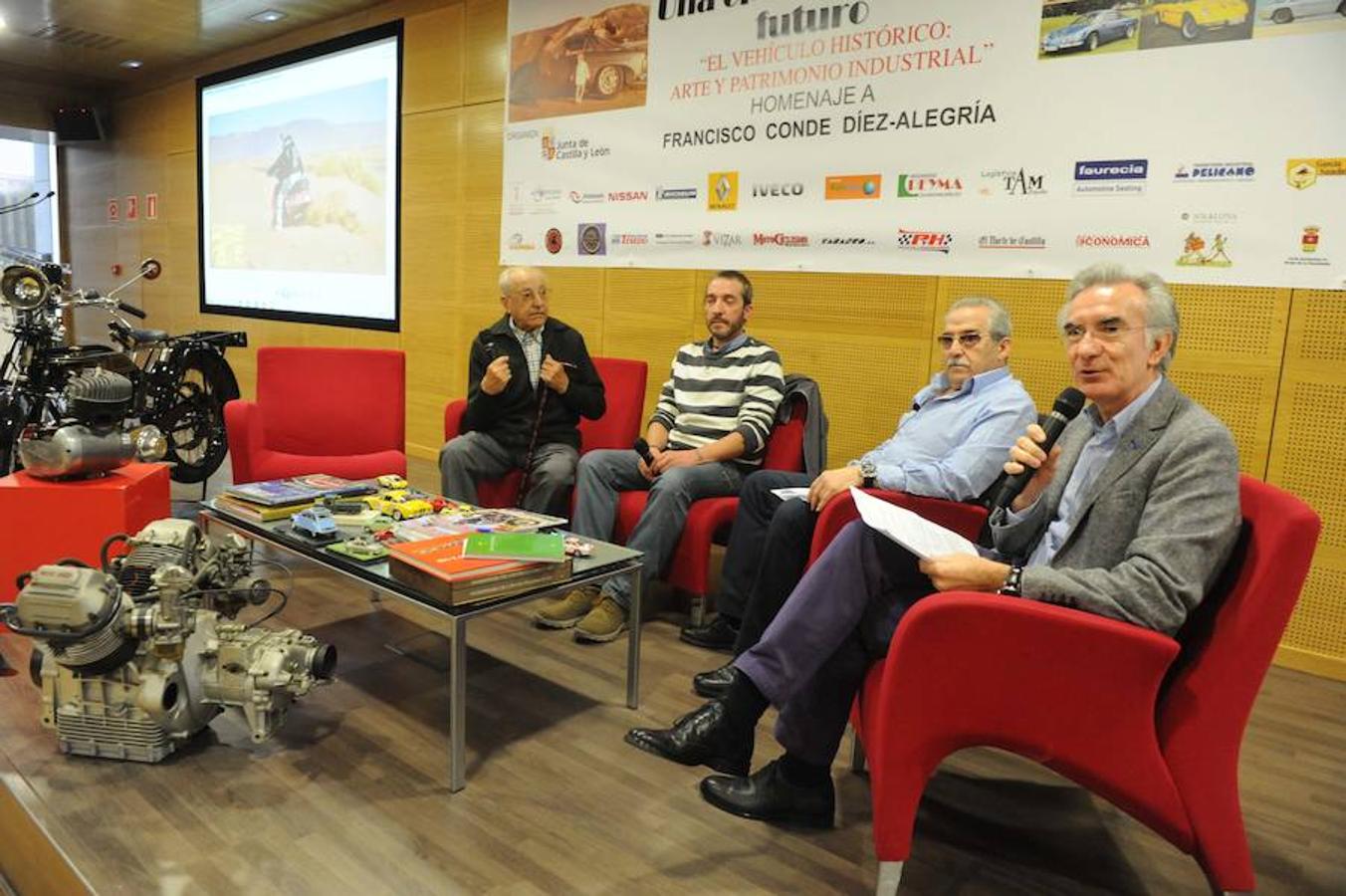 Exposición de vehículos históricos en Arroyo de la Encomienda