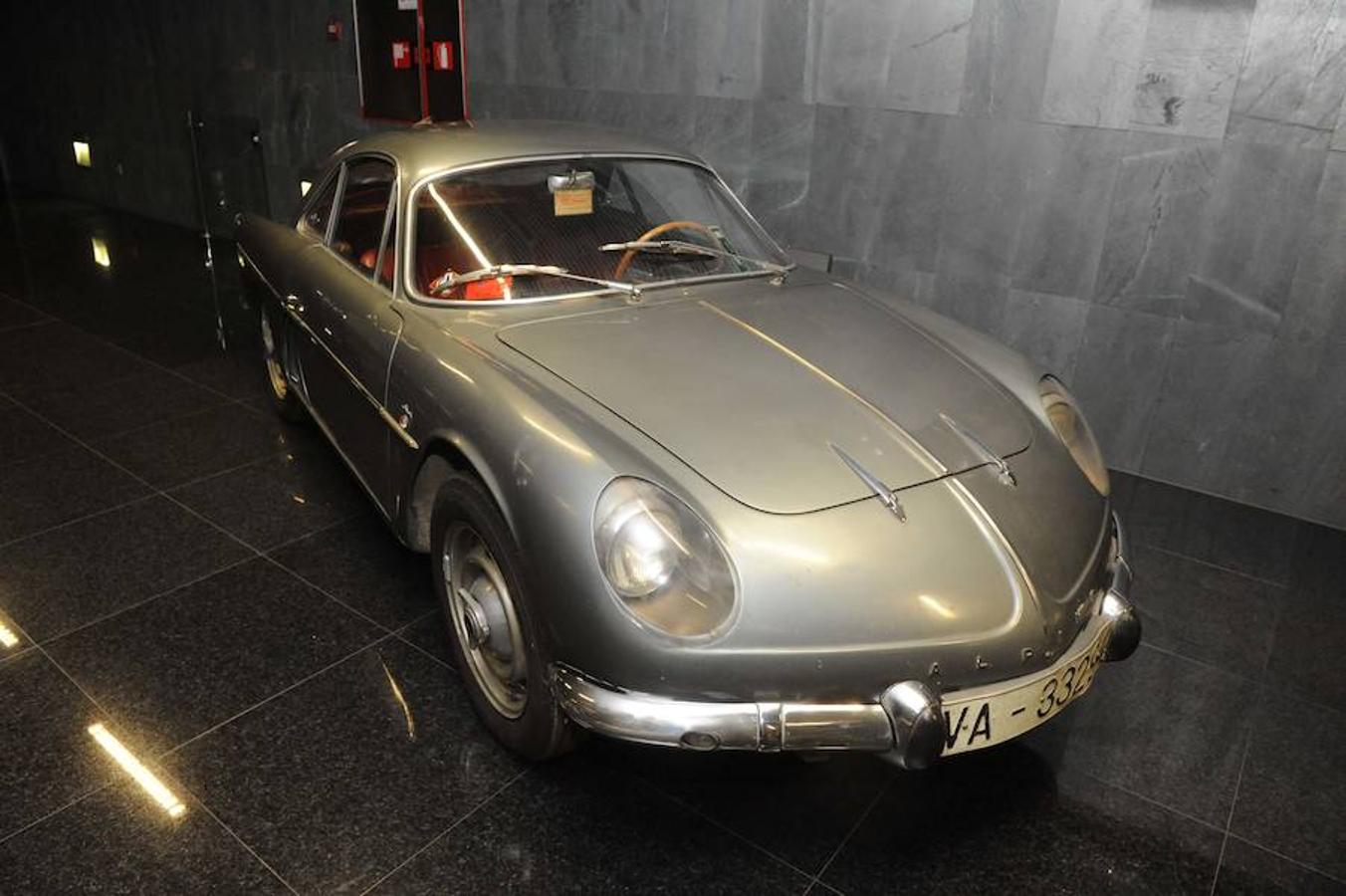 Exposición de vehículos históricos en Arroyo de la Encomienda