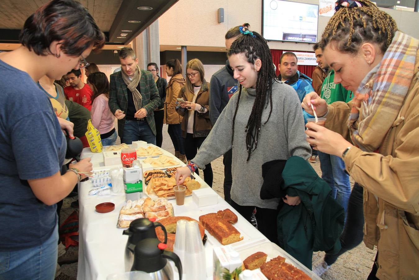 Desayuno solidario en el campus Maria Zambrano de Segovia para un proyecto educativo en África