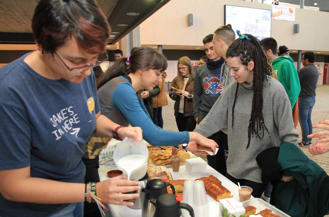 Desayuno solidario en el campus Maria Zambrano de Segovia para un proyecto educativo en África