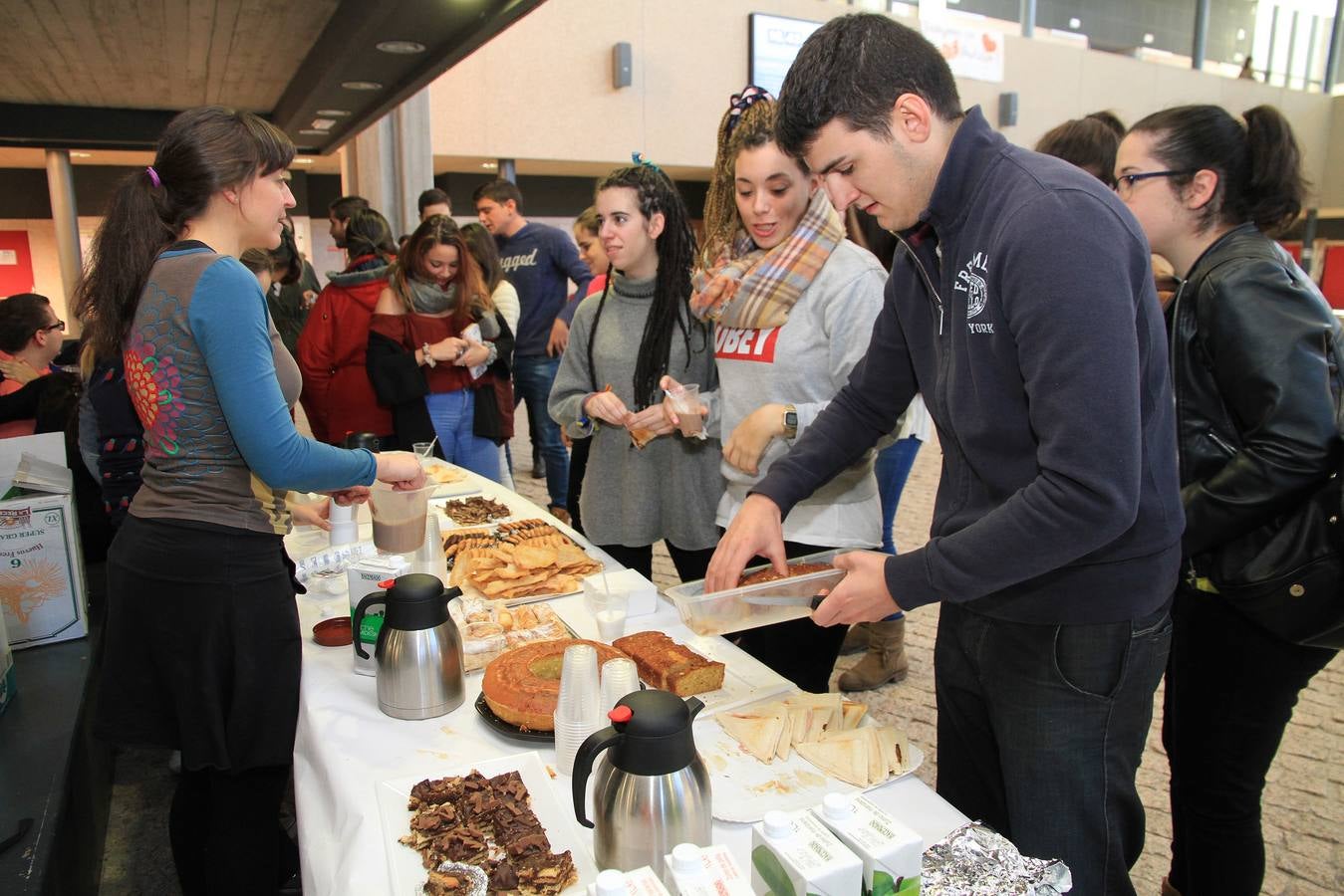 Desayuno solidario en el campus Maria Zambrano de Segovia para un proyecto educativo en África