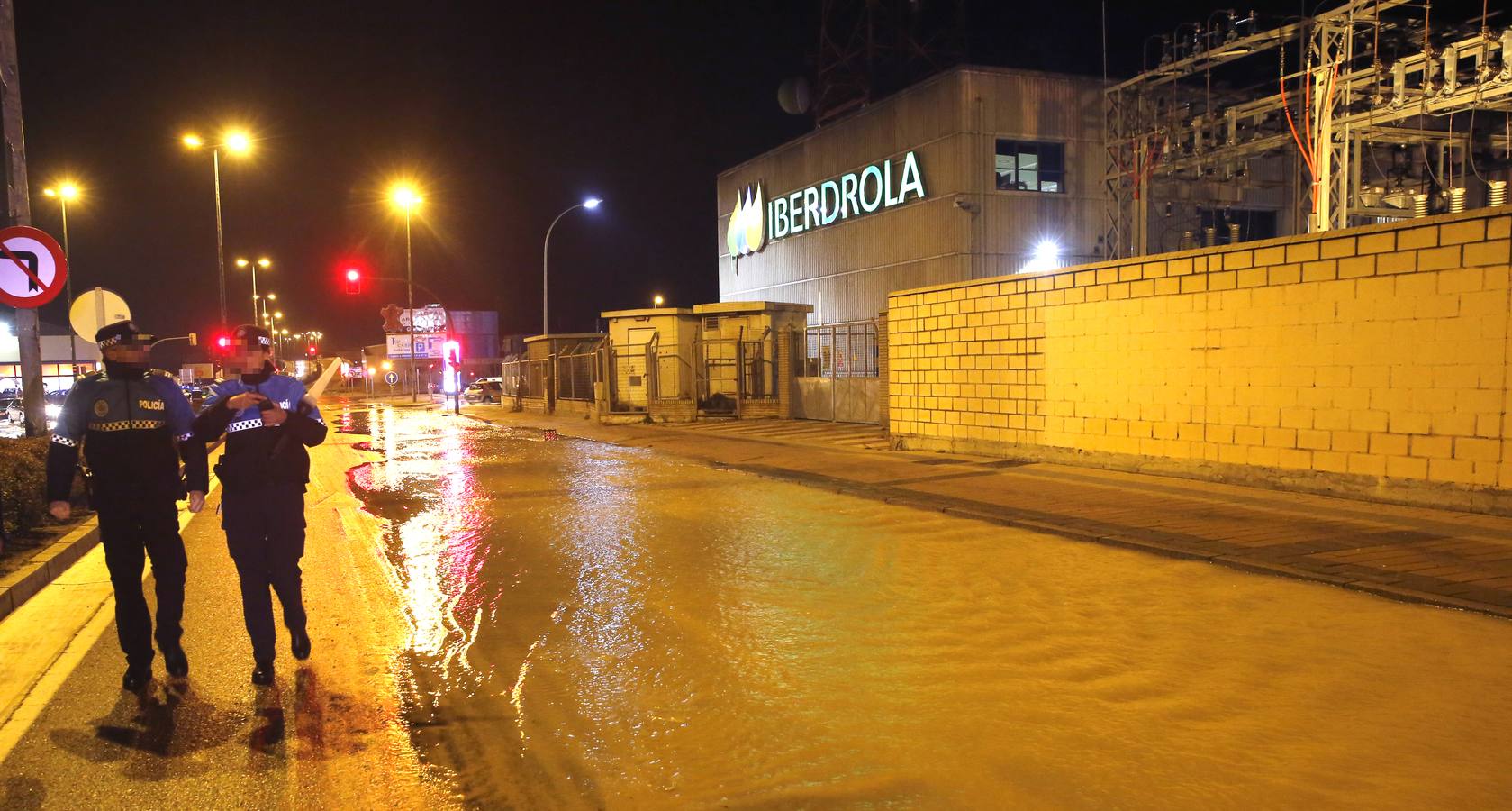 Reventón de una tubería en la Avenida de Zamora