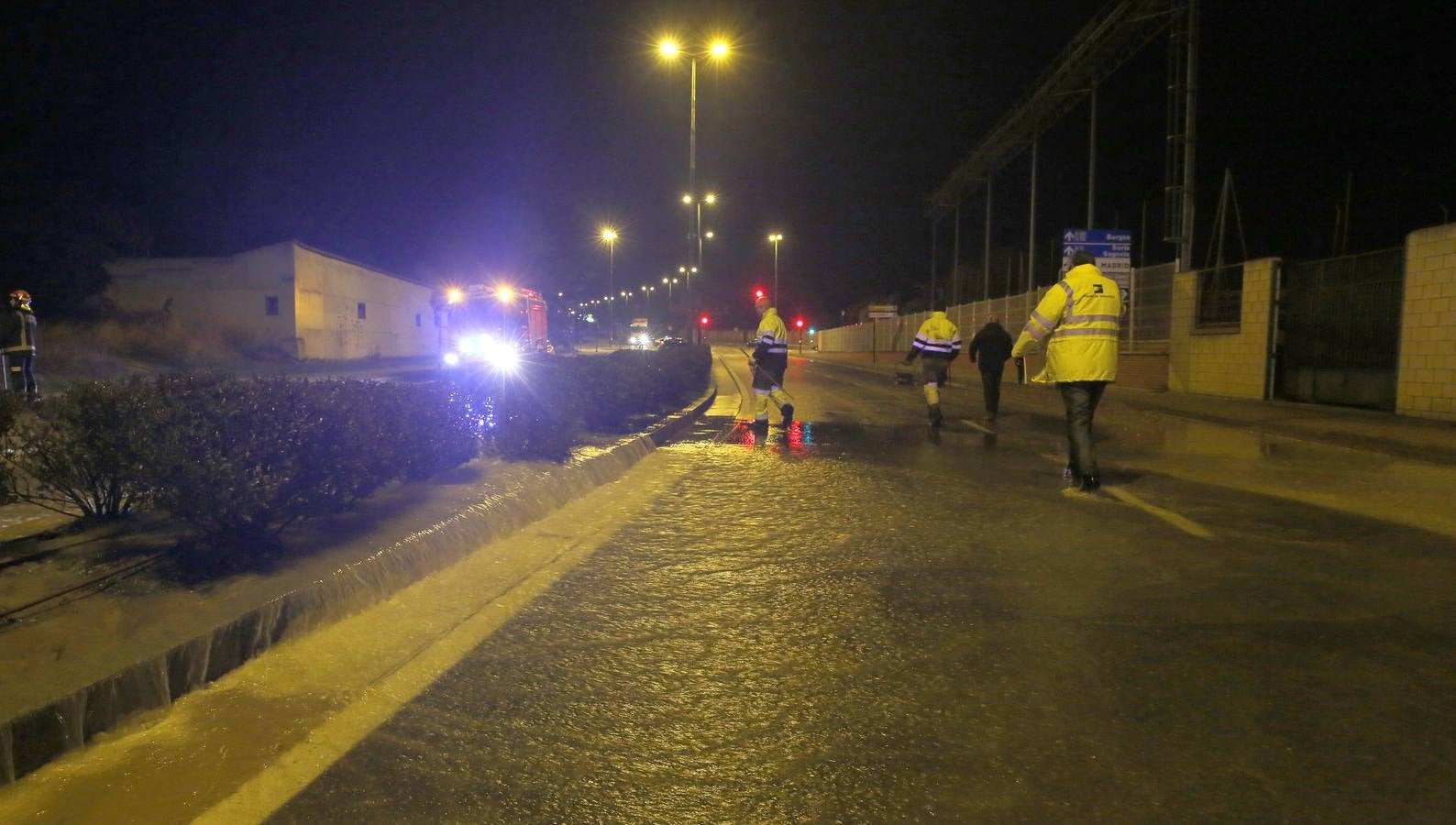 Reventón de una tubería en la Avenida de Zamora