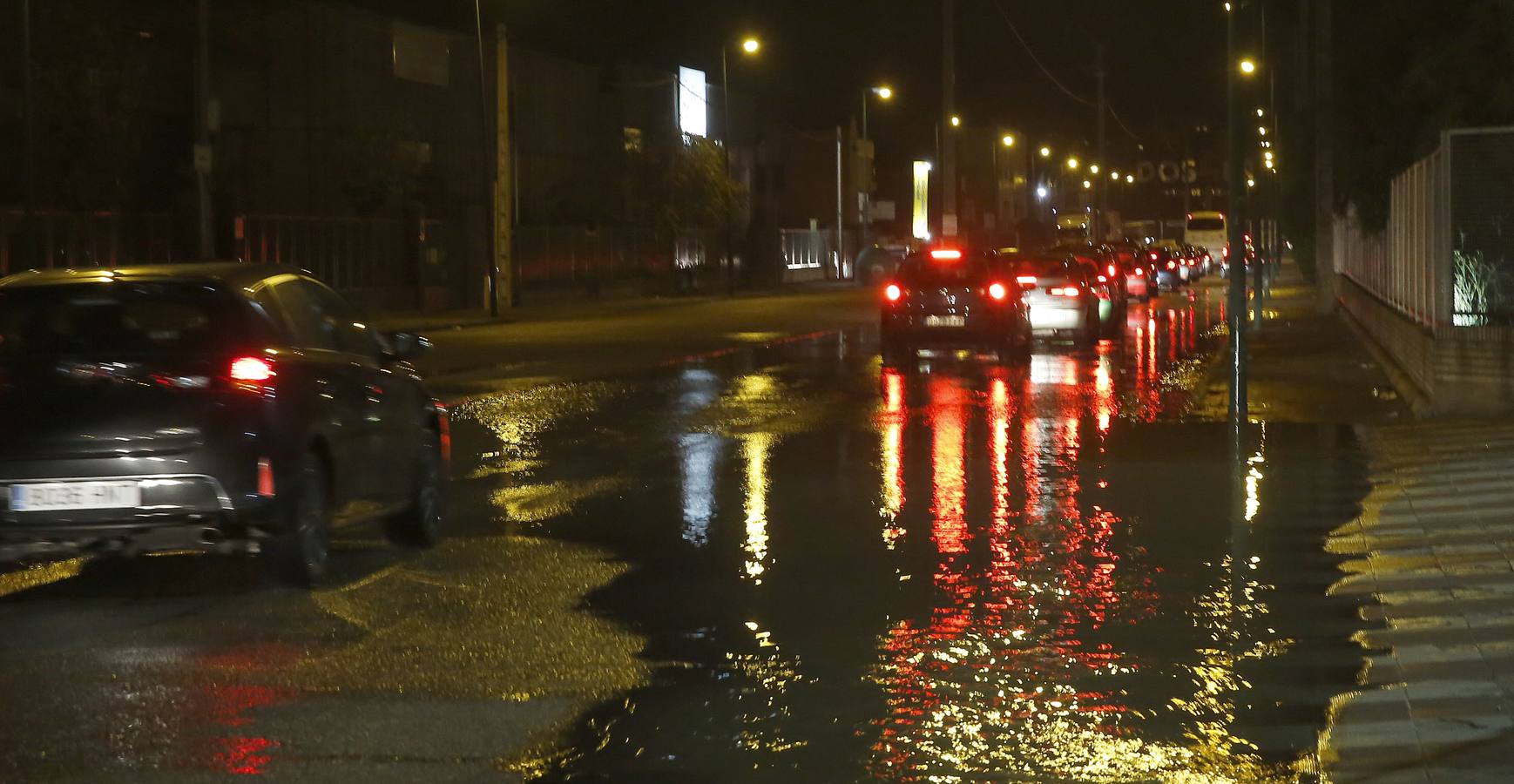 Reventón de una tubería en la Avenida de Zamora