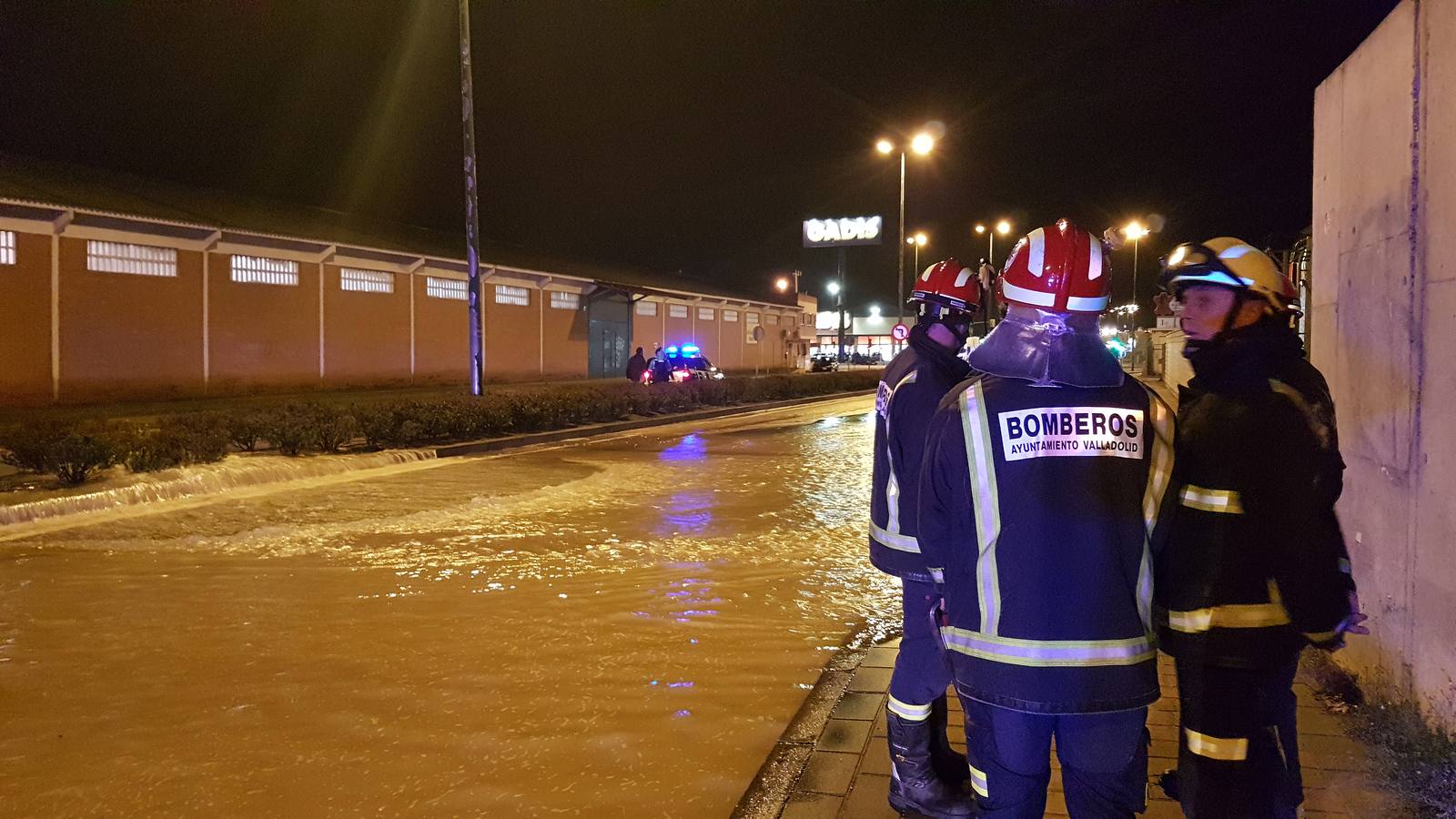 Reventón de una tubería en la Avenida de Zamora