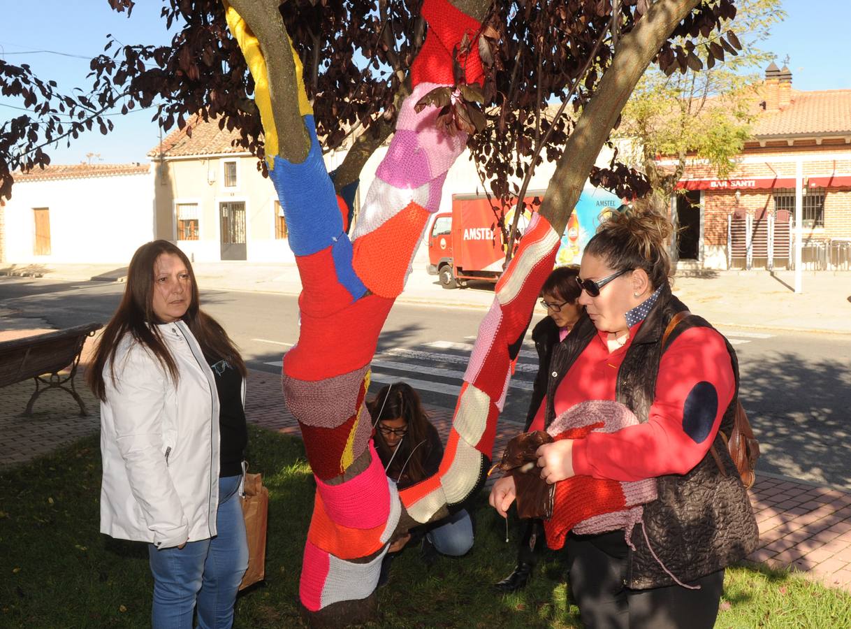 Vecinos de Pozaldez visten el pueblo con ganchillo