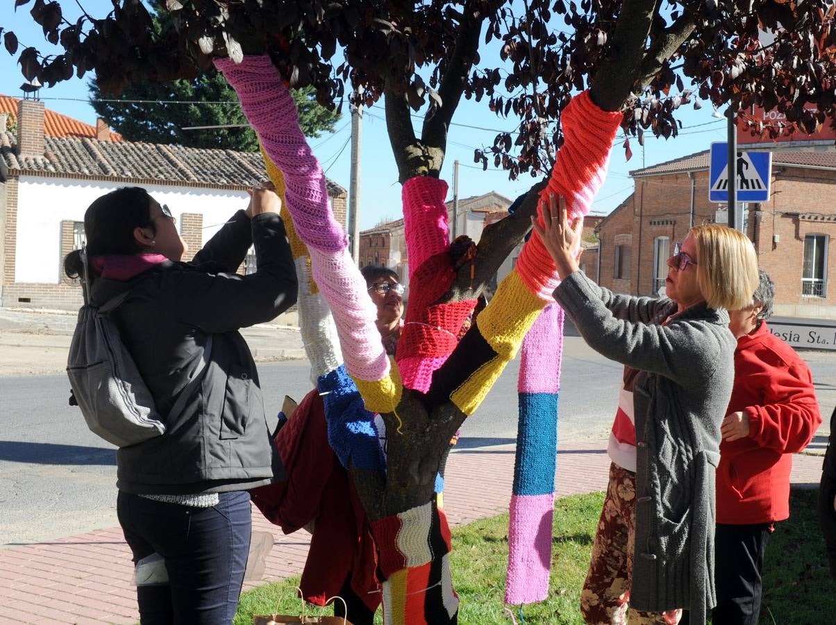 Vecinos de Pozaldez visten el pueblo con ganchillo