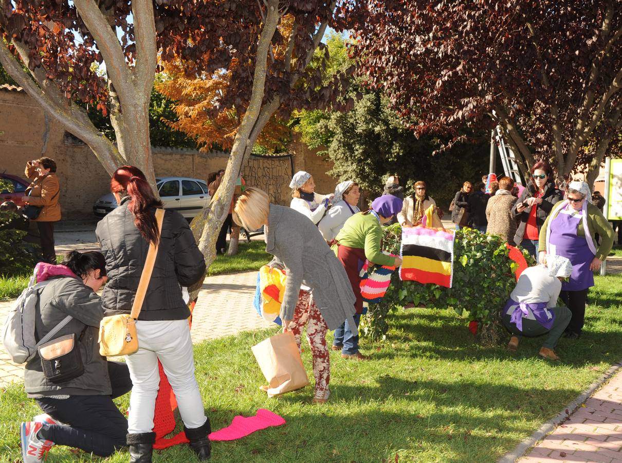 Vecinos de Pozaldez visten el pueblo con ganchillo