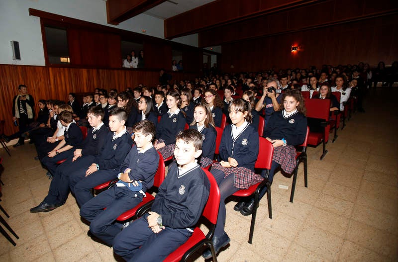 Lectura del manifiesto en el Mes de la Infancia el colegio Dominicas de Palencia