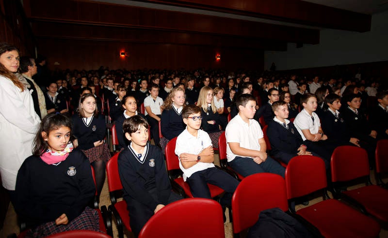 Lectura del manifiesto en el Mes de la Infancia el colegio Dominicas de Palencia
